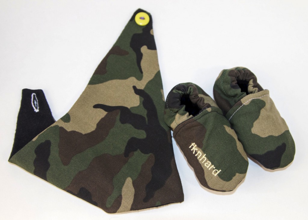 just-momo-baby-fknhard-magazine-toddler-camouflage-bib-camo-booties-embroidery-woodland-baby-gear-hankerchief-baby-shoes-slippers-naty-calle