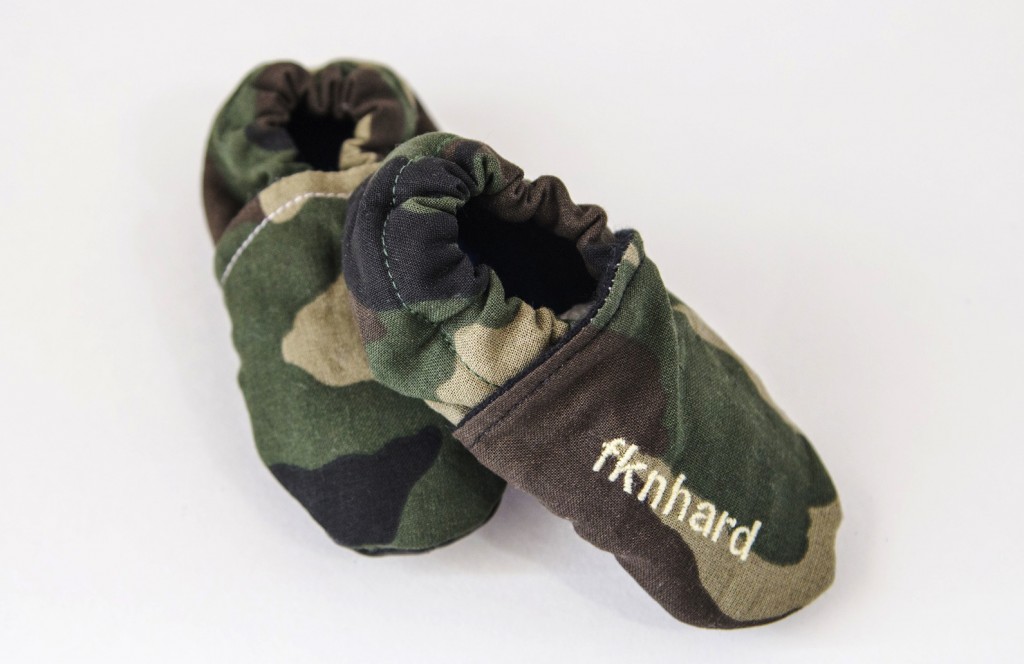 just-momo-baby-fknhard-magazine-toddler-camouflage-bib-camo-booties-embroidery-woodland-baby-gear-hankerchief-baby-shoes-slippers-limited-edition-naty-calle